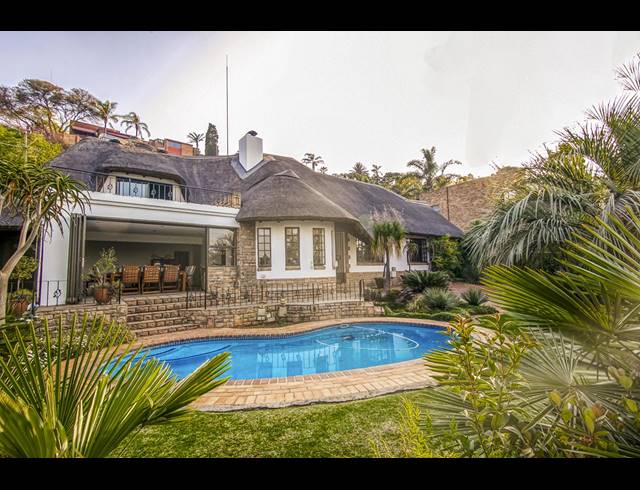 8 BEDROOM FREESTANDING FOR SALE IN HELDERKRUIN